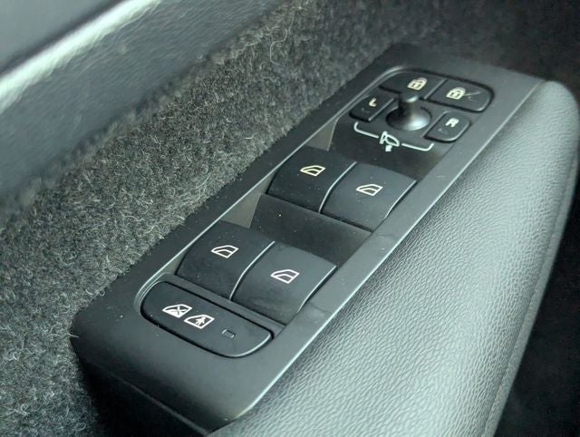 2021 Volvo XC40 R-Design