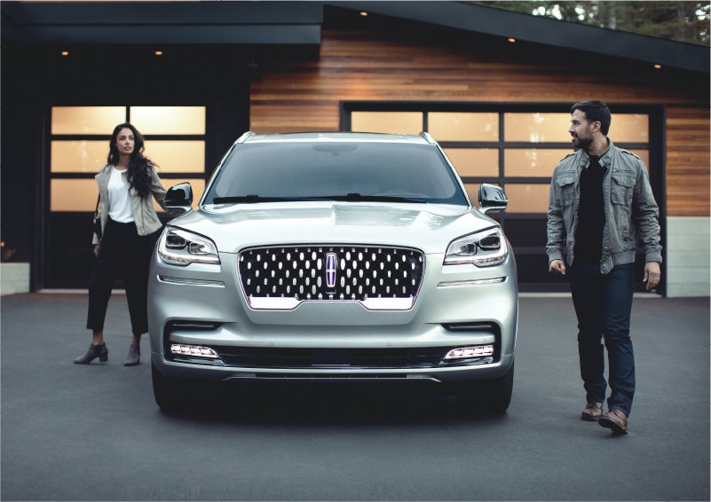 The sparkling grille of the 2023 Lincoln Aviator® Grand Touring model | Angela Krause Lincoln of Alpharetta in Alpharetta GA