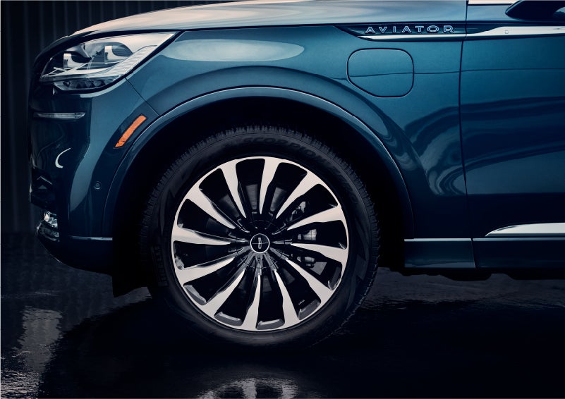 The 2023 Lincoln Aviator® Black Label Grand Touring model with unique 12-spoke wheel | Angela Krause Lincoln of Alpharetta in Alpharetta GA