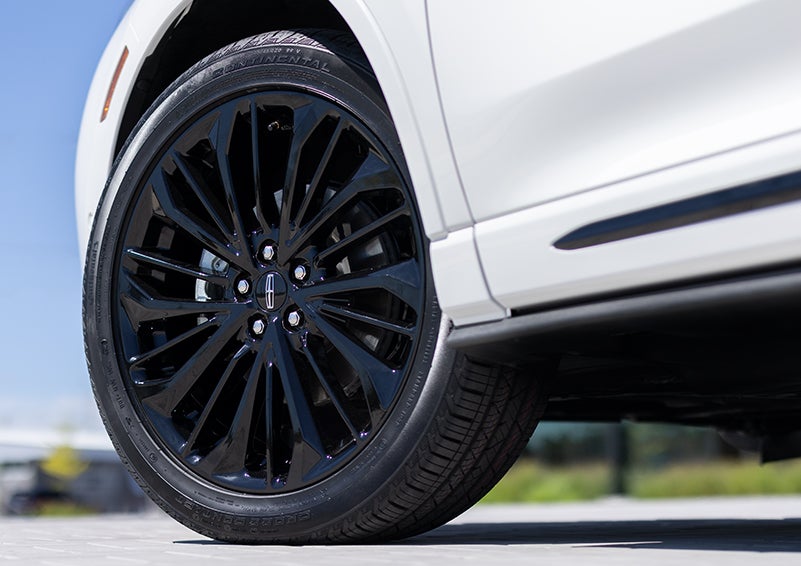 The stylish blacked-out 20-inch wheels from the available Jet Appearance Package are shown. | Angela Krause Lincoln of Alpharetta in Alpharetta GA