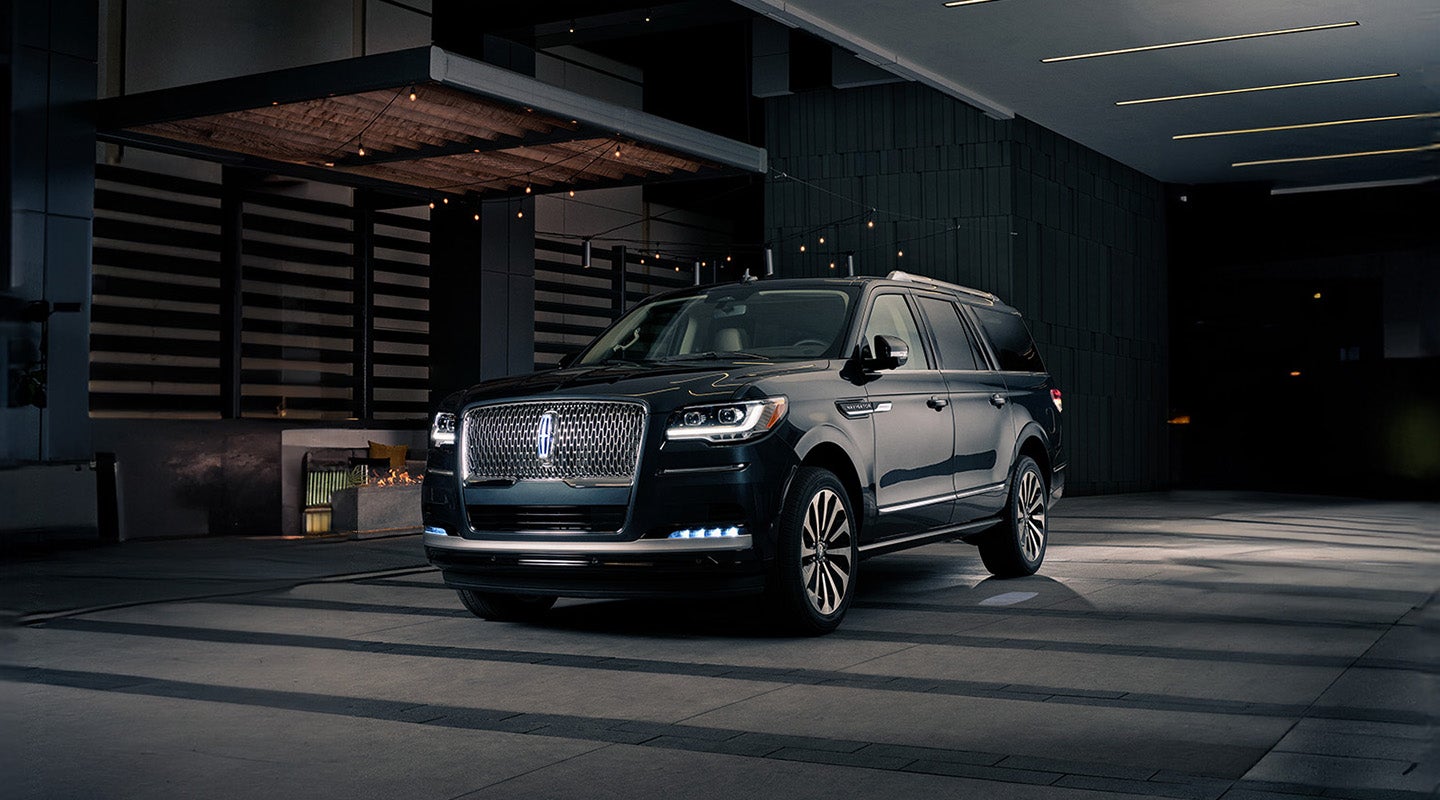 black lincoln aviator